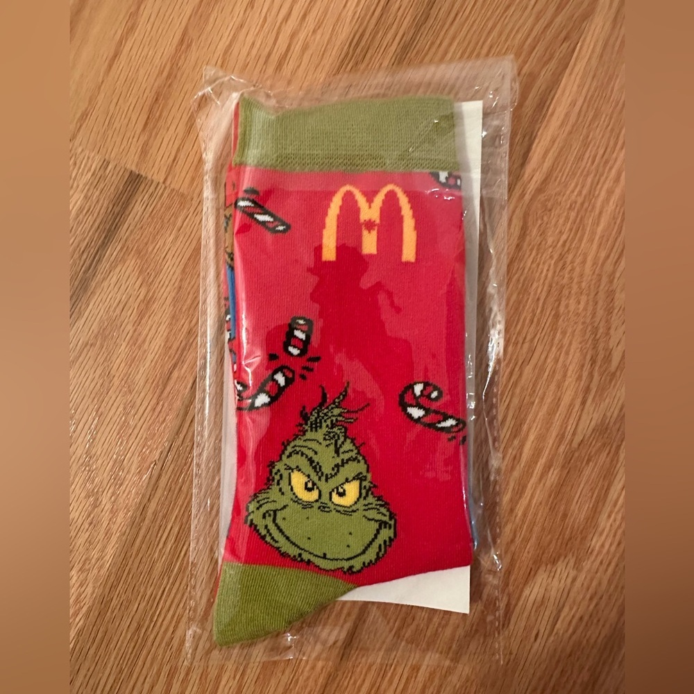 Nwt McDonalds Canada 2024 Merry Christmas The Grinch Socks 1 Pair Mismatch Socks